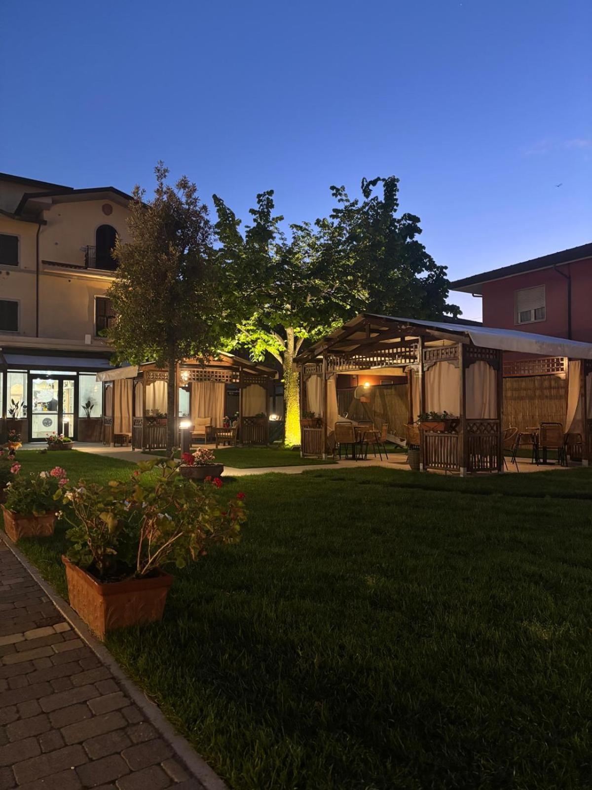 Hotel Virginia Marina di Massa Exterior foto