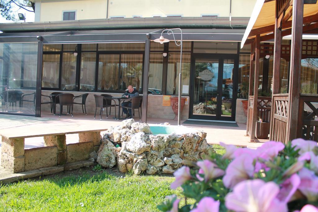 Hotel Virginia Marina di Massa Exterior foto